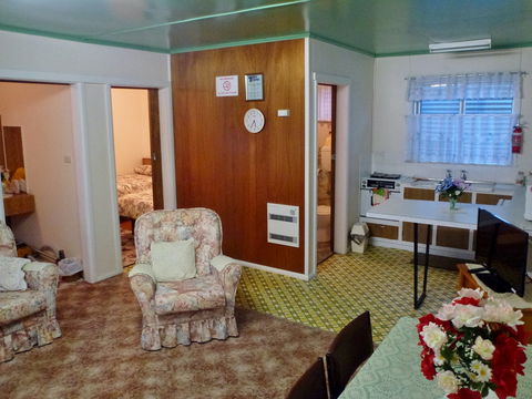 Parkers Holiday Cottages - Redcliffe Tourism 1