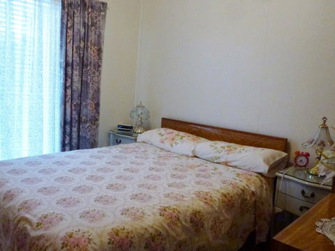 Parkers Holiday Cottages - Redcliffe Tourism 2