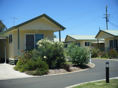 Peppertree Cabins Kingaroy - Redcliffe Tourism 1