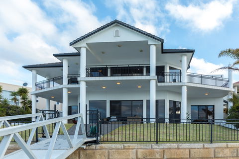Port Lincoln Marina Luxury Escape - Redcliffe Tourism 1