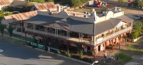 Royal Hotel Adelong - Redcliffe Tourism 0