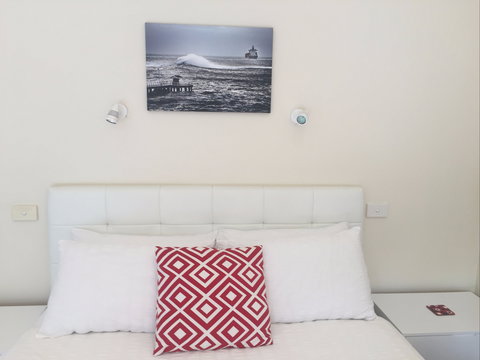 Springtide Studio Apartments - Redcliffe Tourism 0