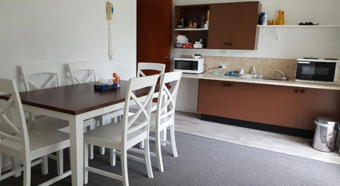 Tabourie Lake Motor Inn - Redcliffe Tourism 0