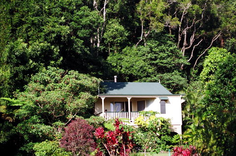 The Falls Montville - Redcliffe Tourism 0