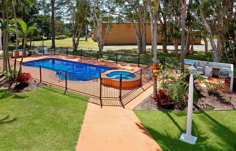 Yamba Aston Motel - Redcliffe Tourism 2
