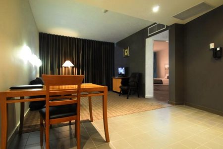 Golden Pebble Hotel - Redcliffe Tourism 1