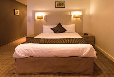 Golden Pebble Hotel - Redcliffe Tourism 2