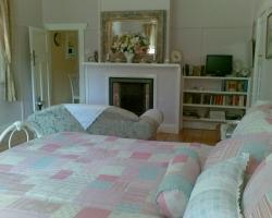 Luscombe Lodge B And B - Redcliffe Tourism 1