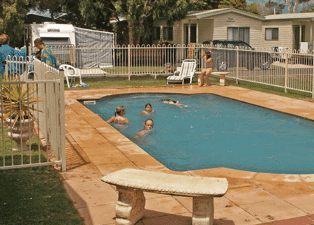 Apollo Bay Holiday Park - Redcliffe Tourism 0