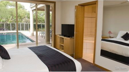 Eugenies Luxury Accommodation - Redcliffe Tourism 4