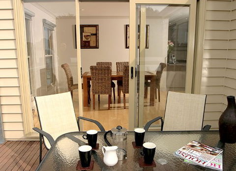Carrigg House - Redcliffe Tourism 5