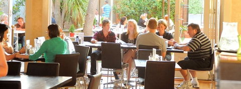 Oscar's Hotel & Cafe Bar - Redcliffe Tourism 3