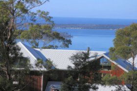 Bed In The Treetops - Redcliffe Tourism 4
