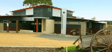 Swansea Backpacker Lodge - Redcliffe Tourism