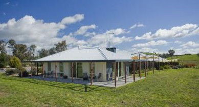 Country Guesthouse Schonegg - Redcliffe Tourism 0