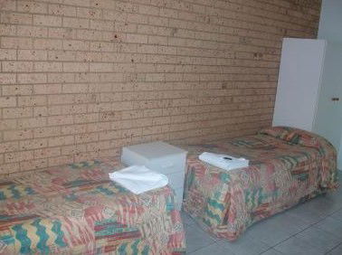 Yamba Motor Inn - Redcliffe Tourism 1