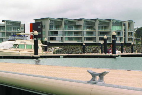 Peninsula Airlie Beach - Redcliffe Tourism 0