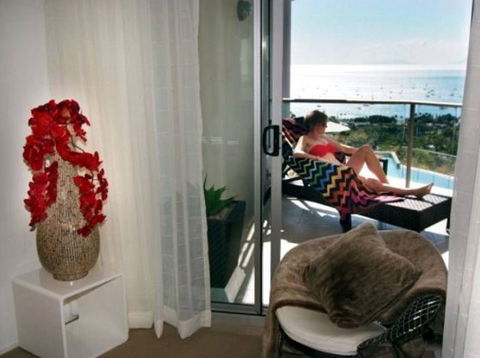 Airlie Searene Apartments - Redcliffe Tourism 3