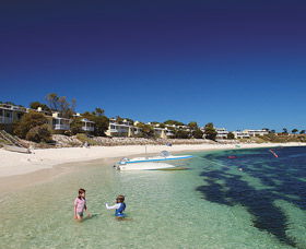Geordie Bay - Redcliffe Tourism 0