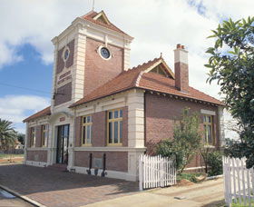 Merredin Town Hall - Redcliffe Tourism 0