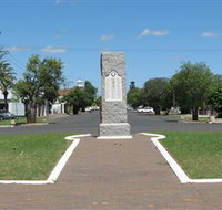 War Memorial and Heroes Avenue - Redcliffe Tourism