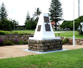 Dunwich War Memorial - Redcliffe Tourism 0