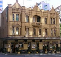 Crown Hotel - Redcliffe Tourism