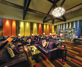 Establishment Bar - Redcliffe Tourism 0