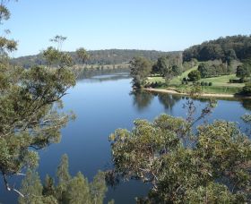 Hanging Rock Lookout - Redcliffe Tourism 0