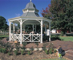 Muir House Art Gallery - Redcliffe Tourism 0