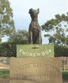 The Dog On The Tucker Box - Redcliffe Tourism 0
