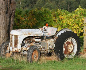 Ten Minutes By Tractor - Redcliffe Tourism 0