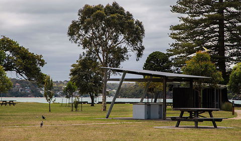 Bonnie Vale Picnic Area - Redcliffe Tourism 2