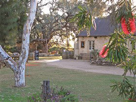 Overland Corner Hotel - Redcliffe Tourism 1