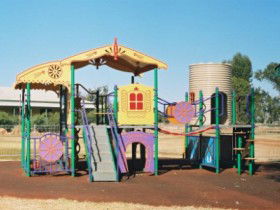 Charleville - Graham Andrews Parklands - Redcliffe Tourism 4