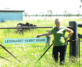 Morven Rabbit Board Gate - Redcliffe Tourism 0