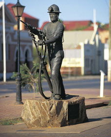 Miners Monument - Redcliffe Tourism 0