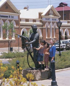 Miners Monument - Redcliffe Tourism 1