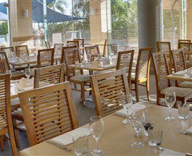 Finz Restaurant And Bar - Redcliffe Tourism 2