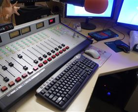 Peak Hill FM Community Radio Station - Redcliffe Tourism 0