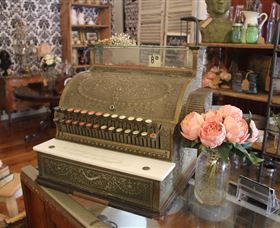 Peachtree Antiques - Redcliffe Tourism 8