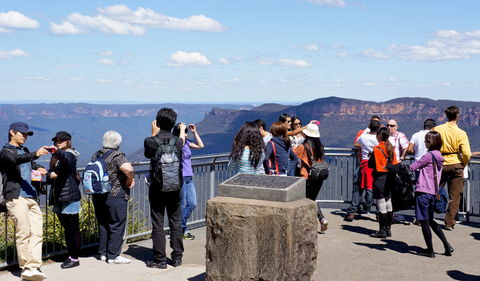 Echo Point Lookout (Three Sisters) - Redcliffe Tourism 1