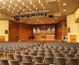 Wollongong Town Hall - Redcliffe Tourism 0