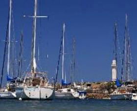 Wollongong And Harbour Lighthouse - Redcliffe Tourism 0