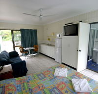 Tropical Palms Inn - Redcliffe Tourism