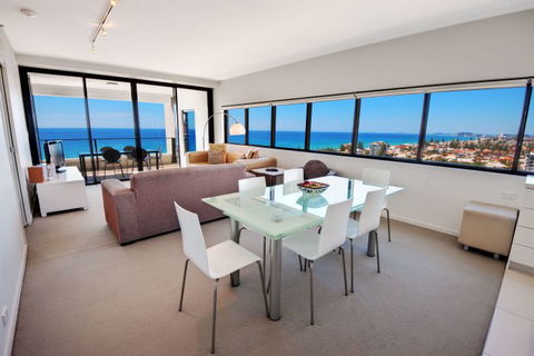 Ultra Broadbeach - Redcliffe Tourism 12