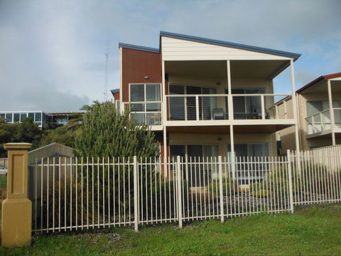 Tigh Na Mara - Redcliffe Tourism 0