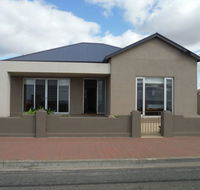 Stansbury Beach House - Redcliffe Tourism