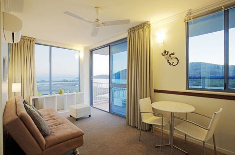 At Whitsunday Vista Resort - Redcliffe Tourism 1