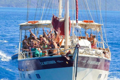 2-Day Whitsundays Sailing Adventure: SV Whitehaven - Redcliffe Tourism 5
